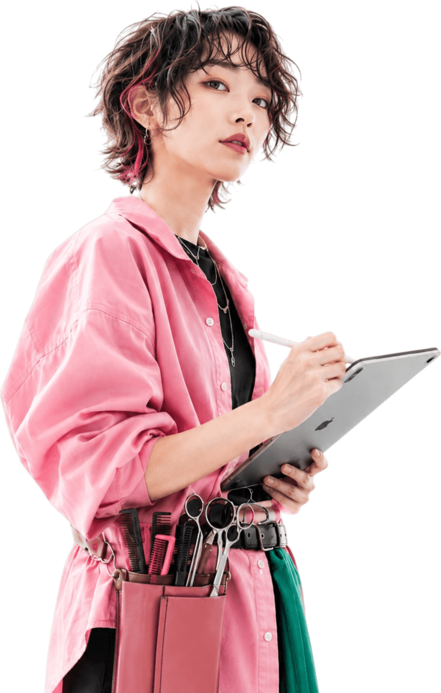 タブレットでカルテを書くスタイリスト